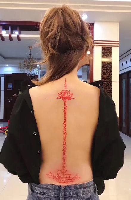 点击大图看下一张：适合小臂和脊柱的一条线的泰国刺符纹身