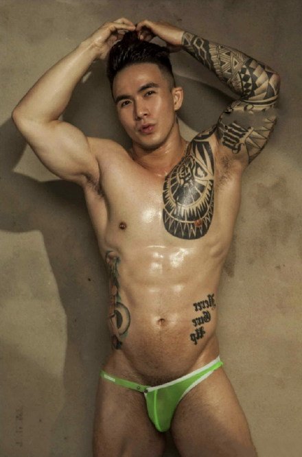 点击大图看下一张：一组越南肌肉型男的纹身帅哥图片