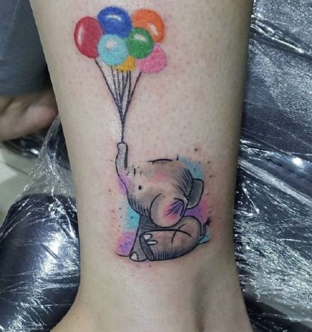 点击大图看下一张：小象和气球搭配的9款小清新彩色象纹身图片