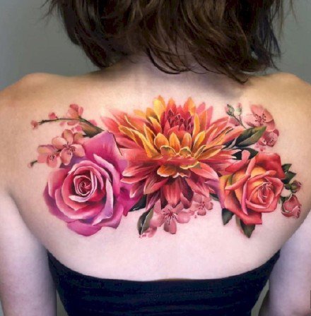 点击大图看下一张：欧美花卉写实的18款花朵纹身作品
