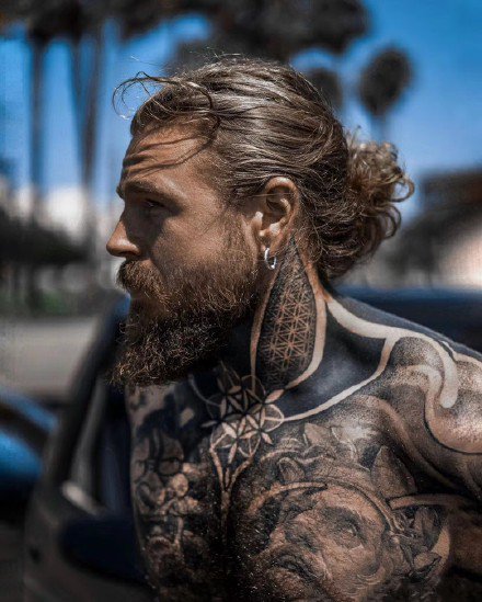 点击大图看下一张：荷尔蒙爆棚的纹身型男帅哥套图图片