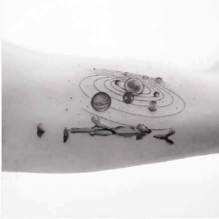 点击大图看下一张：宇宙银河星云主题的9款纹身小黑图作品