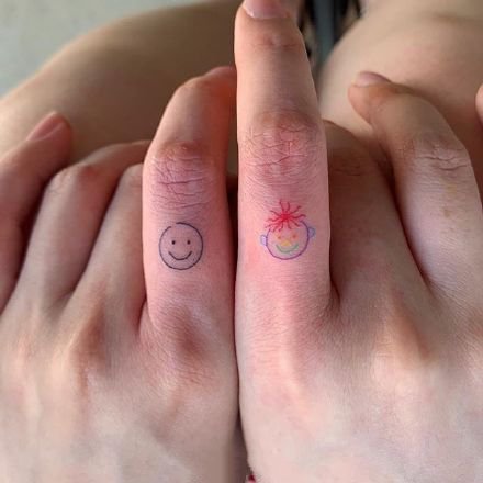 点击大图看下一张：极简mini迷你的小情侣纹身图片