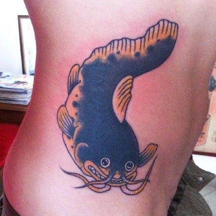 点击大图看下一张：鲶鱼纹身 遮盖神器大鲶鱼的几款纹身作品