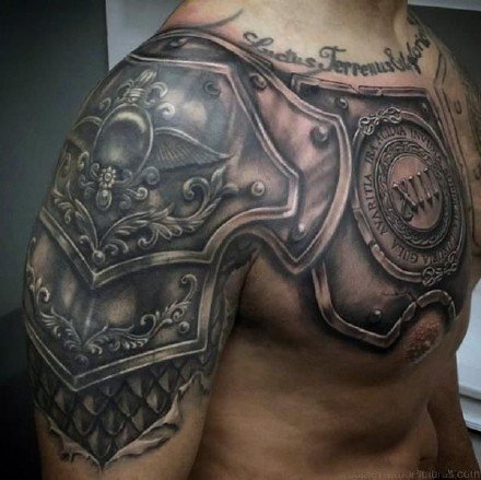 点击大图看下一张：包臂写实的一组男性盔甲纹身作品图