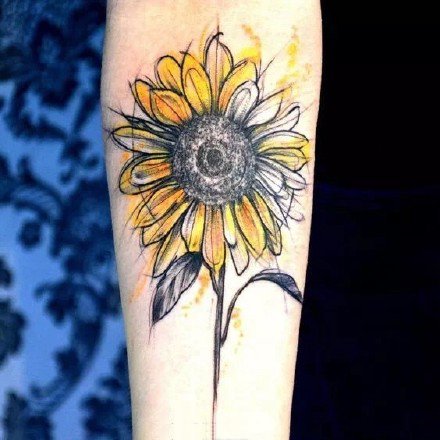 点击大图看下一张：向日葵主题的15款花卉纹身图片