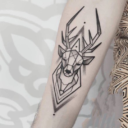 点击大图看下一张：小鹿纹身  好看的一组小鹿鹿头纹身作品