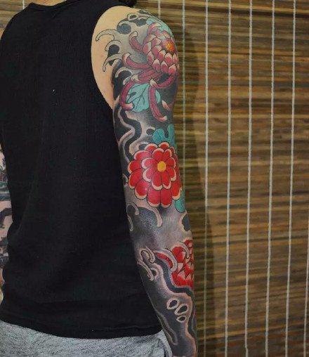 点击大图看下一张：漂亮的9款包臂大花臂纹身作品
