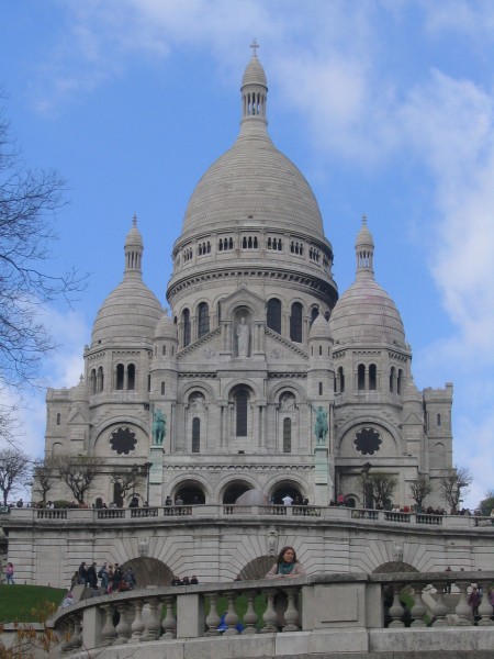 点击大图看下一张：风格独特的巴黎圣心教堂图片
