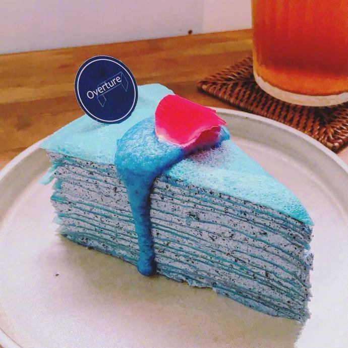 点击大图看下一张：精致的蓝色小蛋糕图片