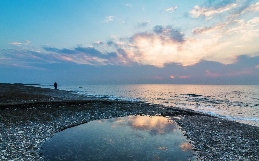 点击大图看下一张：清晨的大海风景壁纸