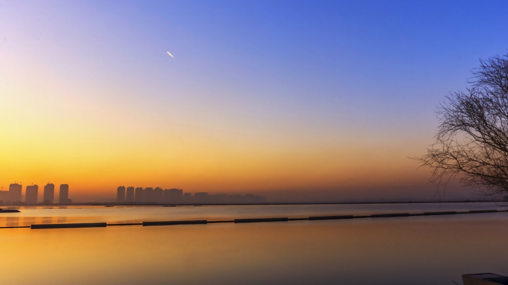 点击大图看下一张：山西晋阳湖黄昏风景图片
