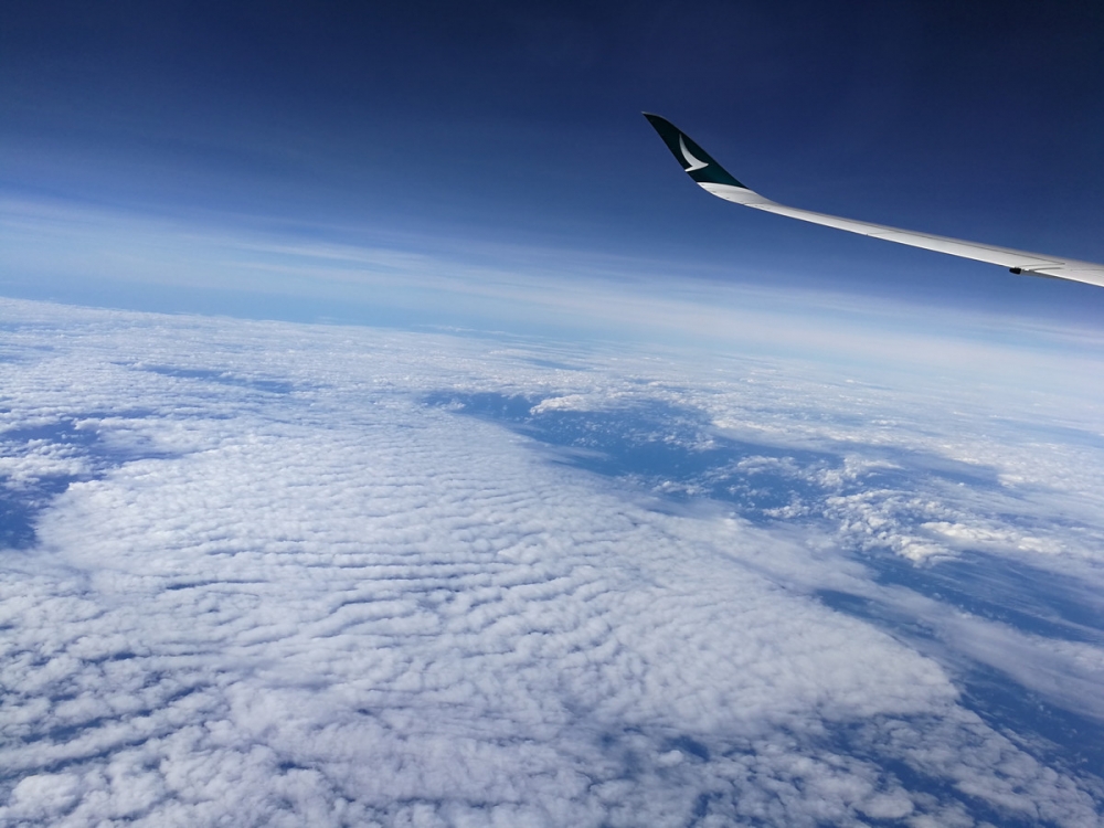 点击大图看下一张：飞机上拍摄的蓝天白云图片