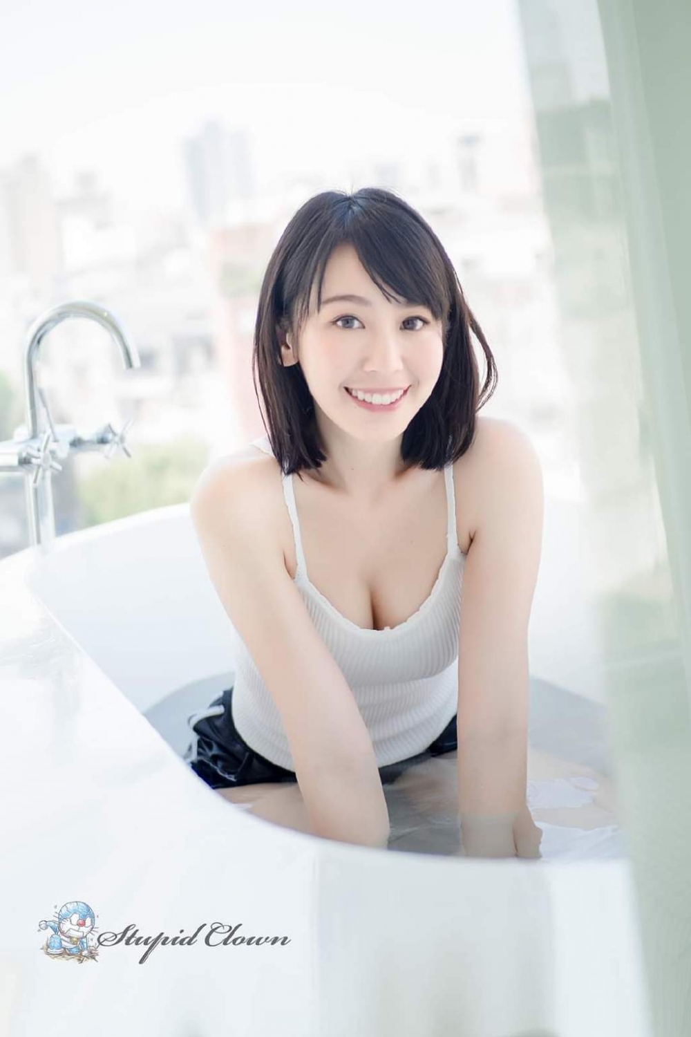 点击大图看下一张：极品美女浴室湿身诱惑写真图片
