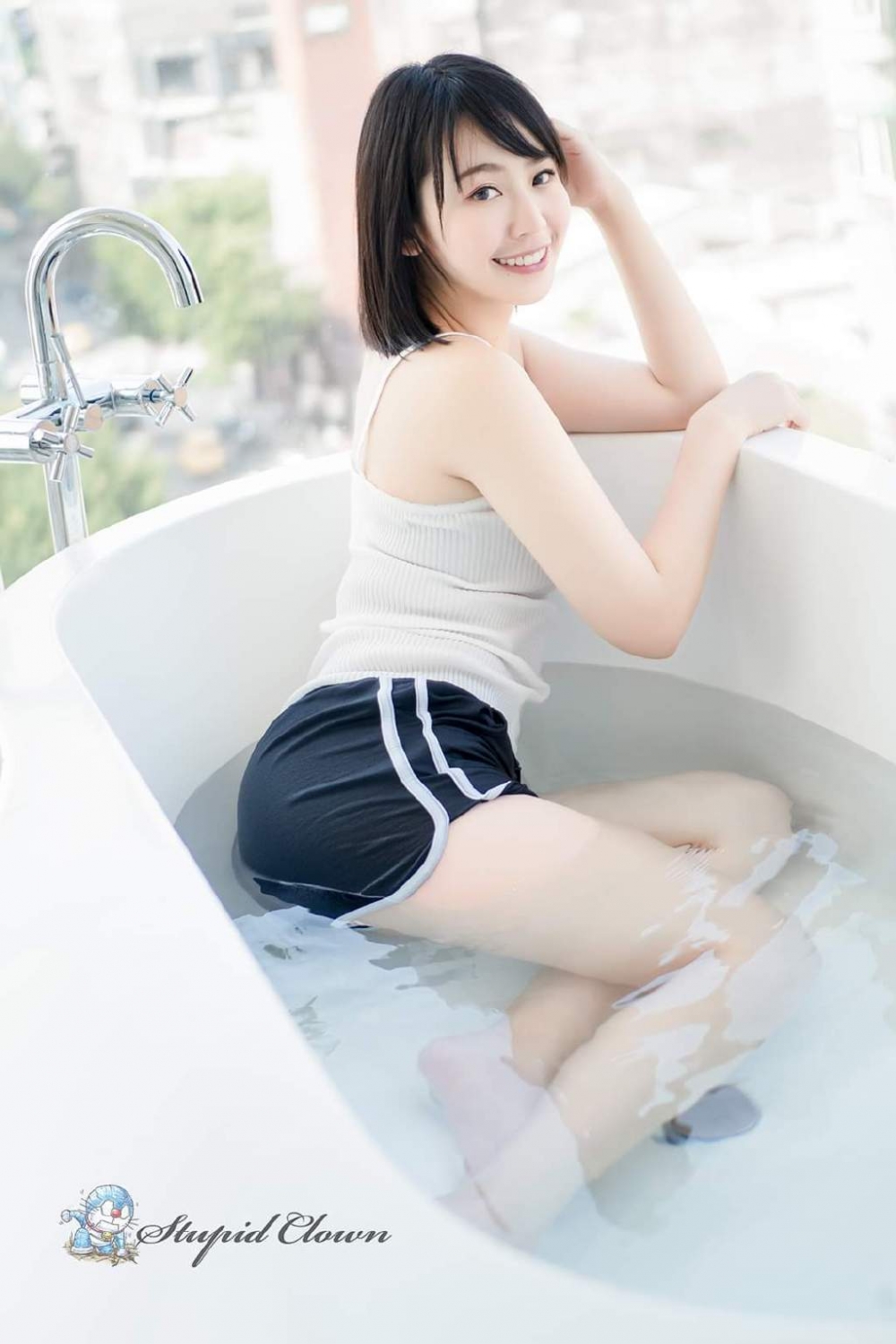 点击大图看下一张：极品美女浴室湿身诱惑写真图片