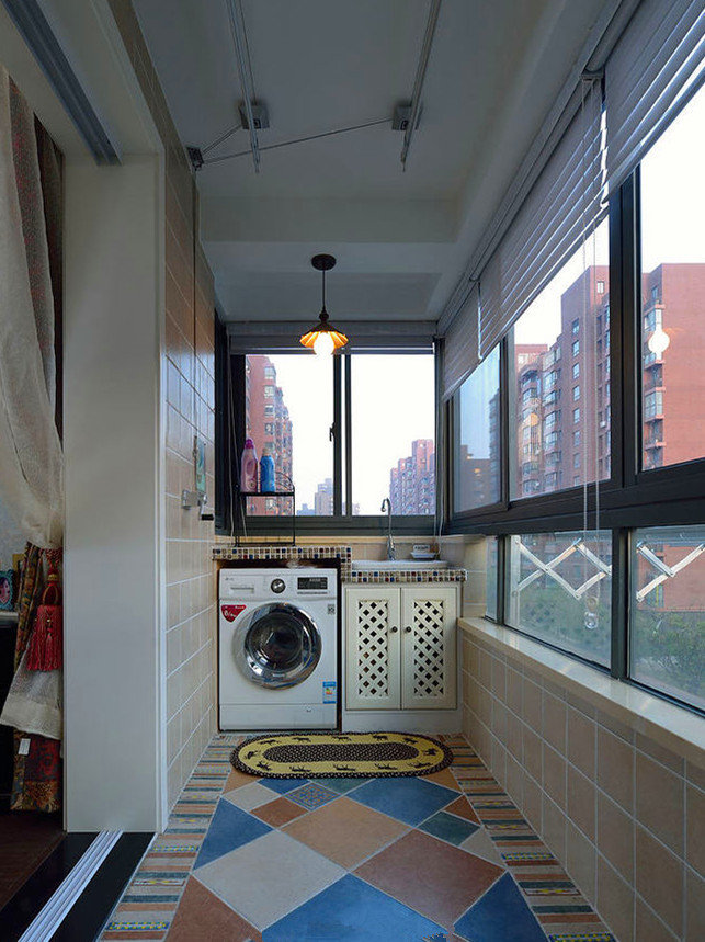 点击大图看下一张：可以洗晒衣服的阳台设计案例