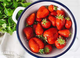 美味可口的草莓高清桌面壁纸