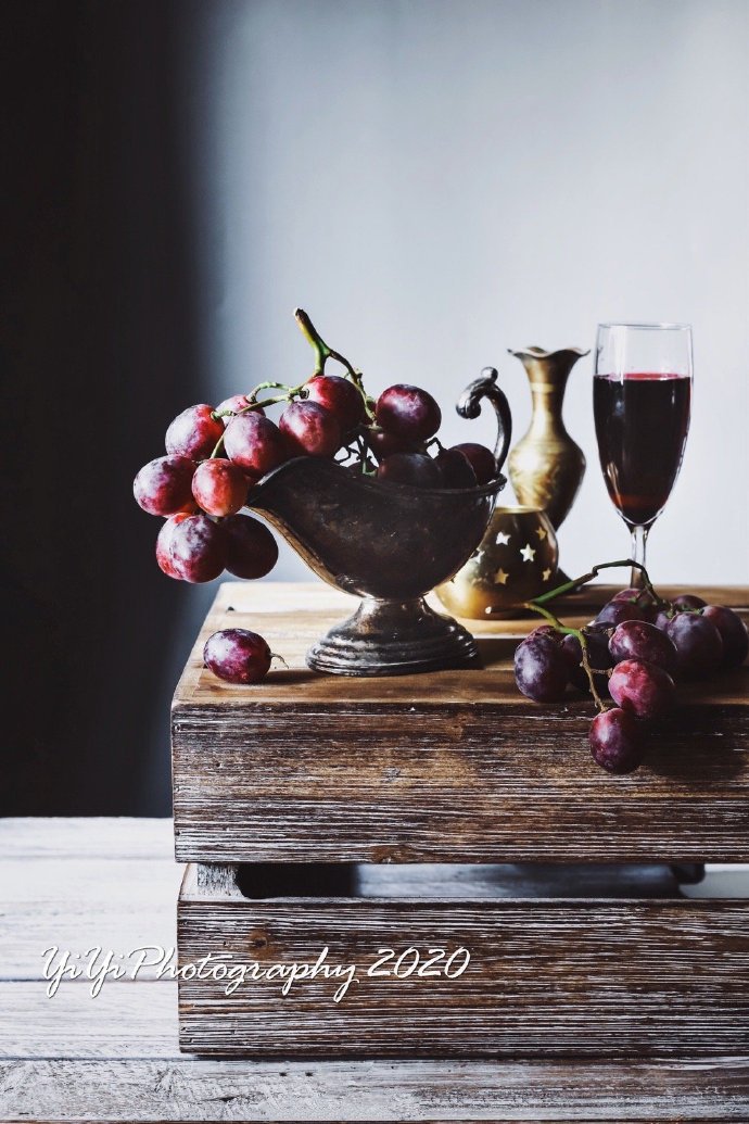点击大图看下一张：一组新鲜美味的红葡萄图片