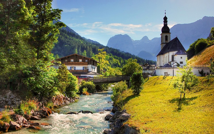 点击大图看下一张：唯美的欧洲小镇自然风景图片