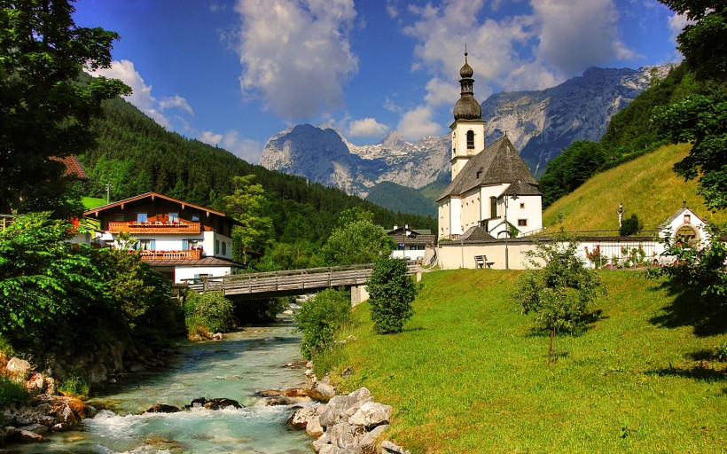点击大图看下一张：唯美的欧洲小镇自然风景图片