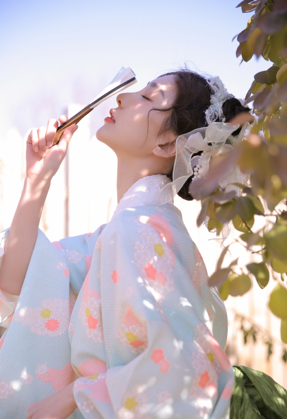 点击大图看下一张：日本和服美女粉嫩甜美诱人性感写真