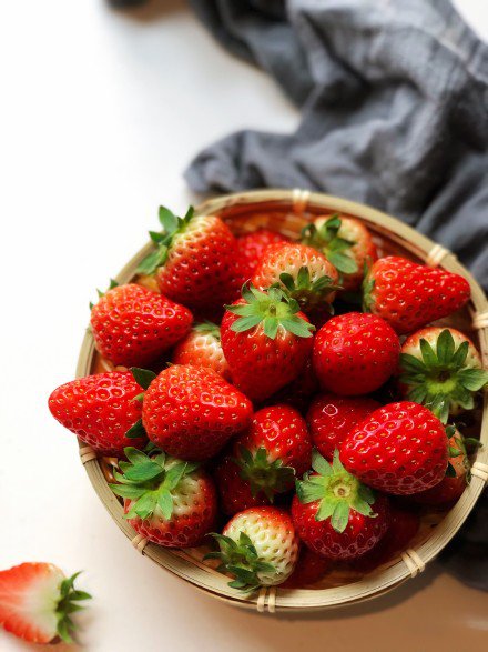 点击大图看下一张：一组美美的草莓图片欣赏