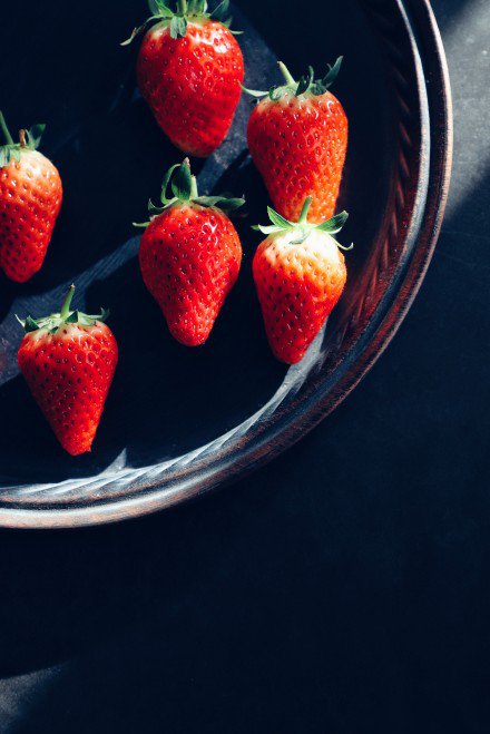 点击大图看下一张：一组甜甜的大家都爱吃的草莓