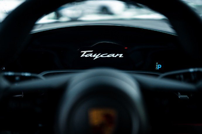点击大图看下一张：保时捷新Taycan Turbo S，高颜值