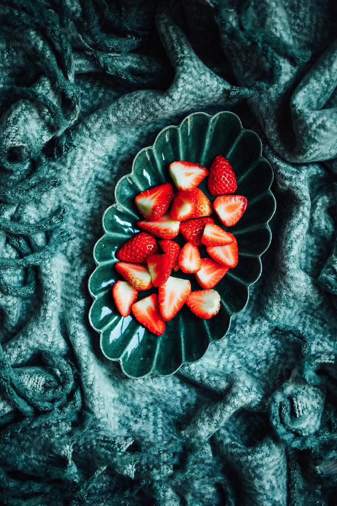 点击大图看下一张：一组好看又好吃的新鲜草莓