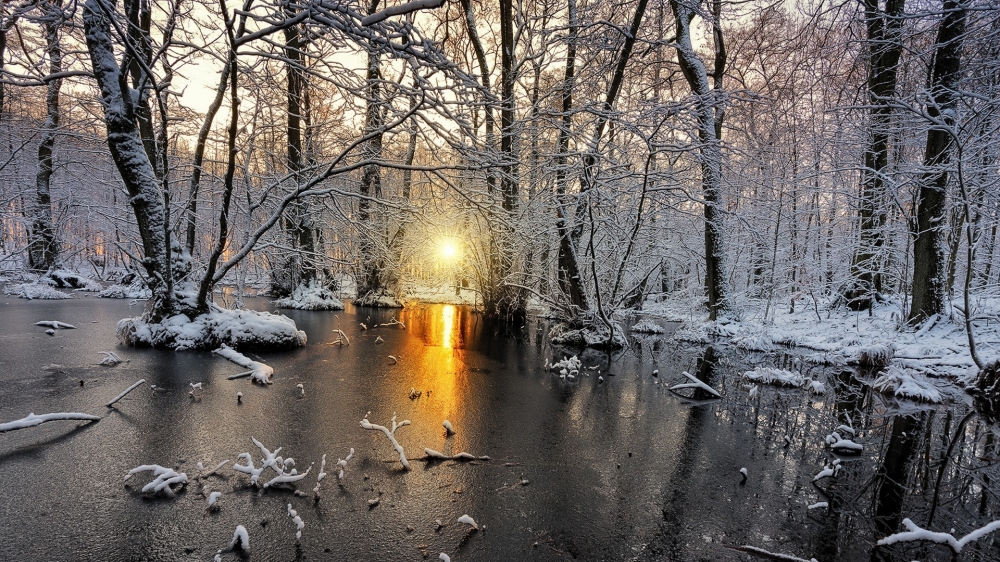 点击大图看下一张：唯美的冬季风景图片桌面壁纸