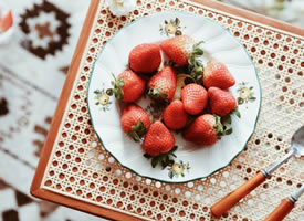 一组颜值一般般的草莓图片