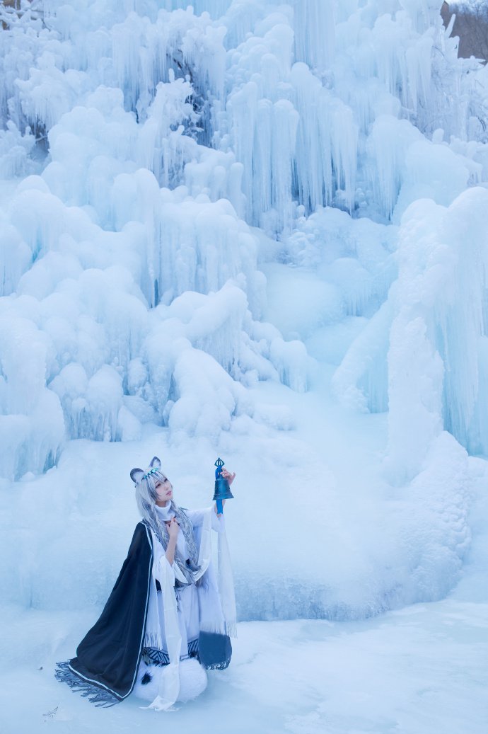 点击大图看下一张：喀兰圣女，初雪，向你献上至洁的祝福