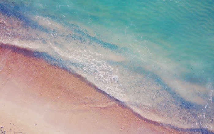 点击大图看下一张：清爽海洋沙滩高清桌面壁纸