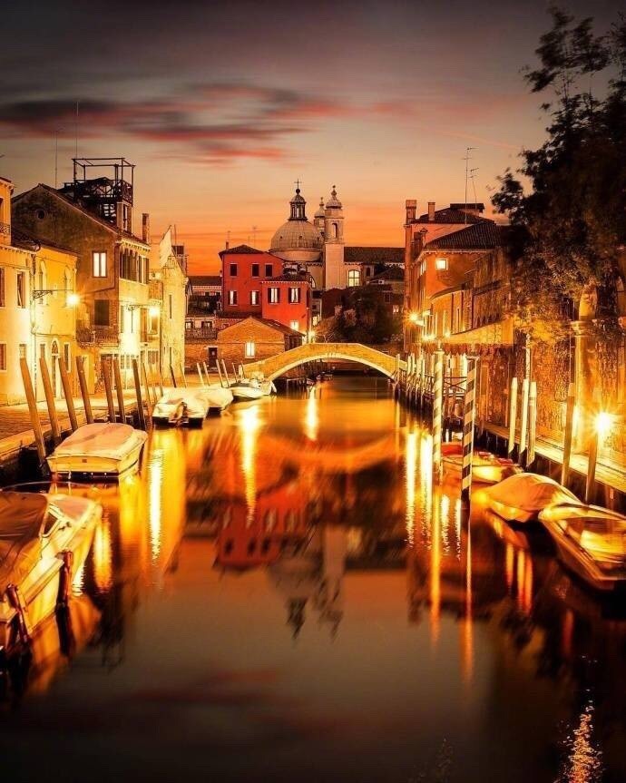 点击大图看下一张：夕阳下的威尼斯，治愈了多少被岁月伤过心的旅行者