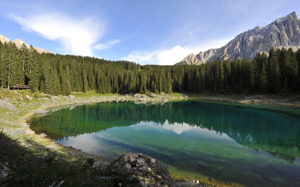点击大图看下一张：秀丽唯美的山川湖泊风景桌面壁纸