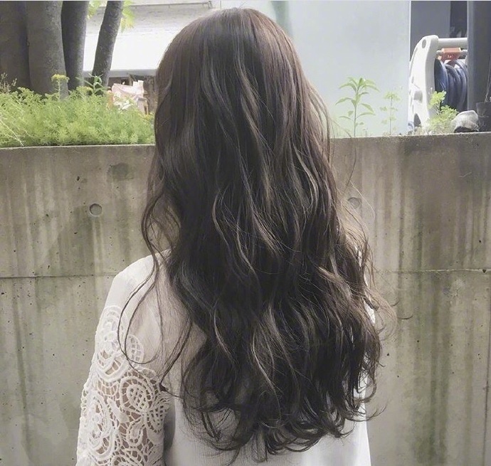 点击大图看下一张:夏日发型的一股小清新