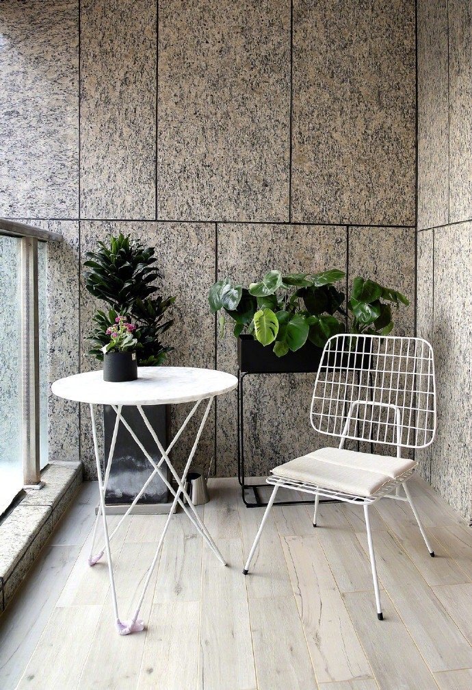 点击大图看下一张：100㎡现代风格家居装修，天然石材的背景墙漂亮大气