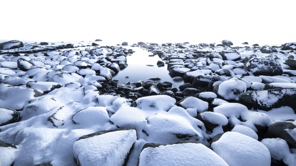 点击大图看下一张：超美冬季雪景图片电脑壁纸