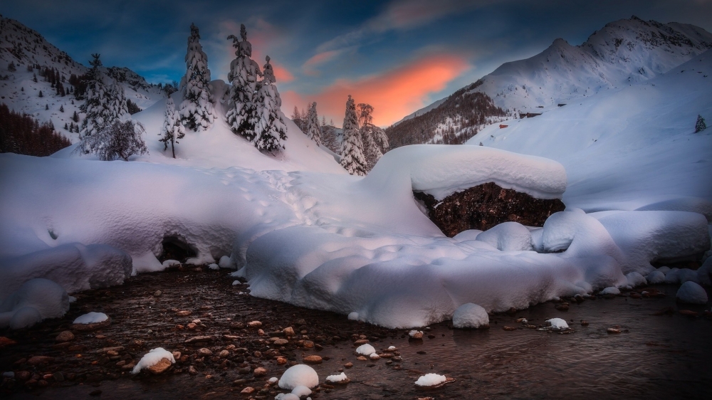 点击大图看下一张：超美冬季雪景图片电脑壁纸