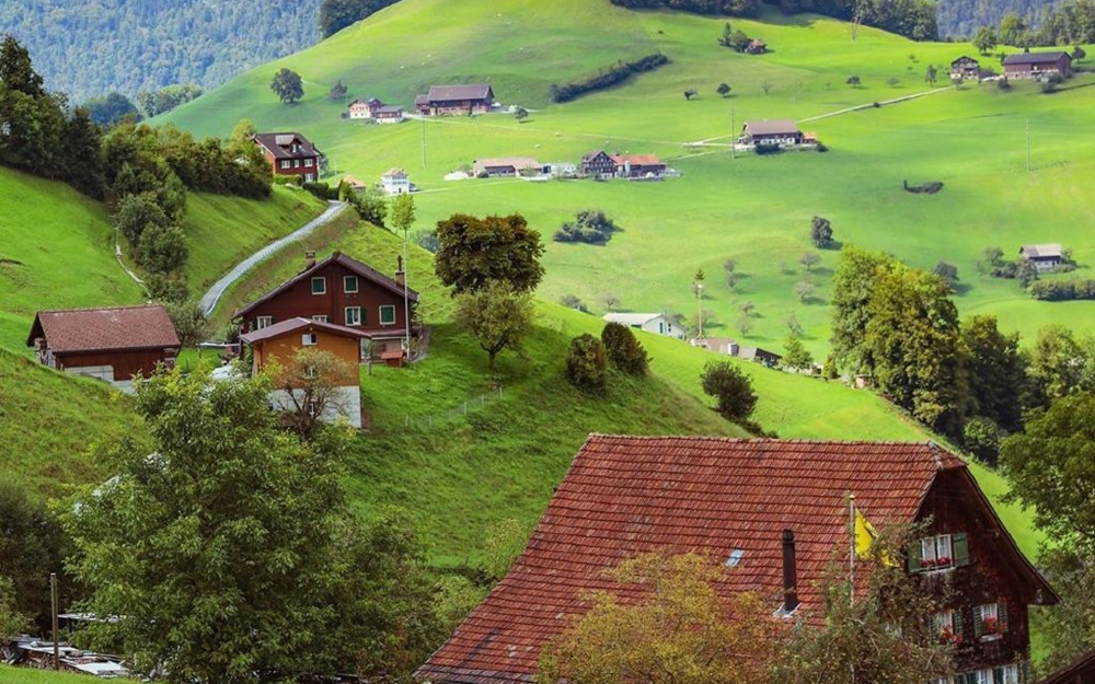 点击大图看下一张：瑞士小镇唯美风景图片电脑壁纸