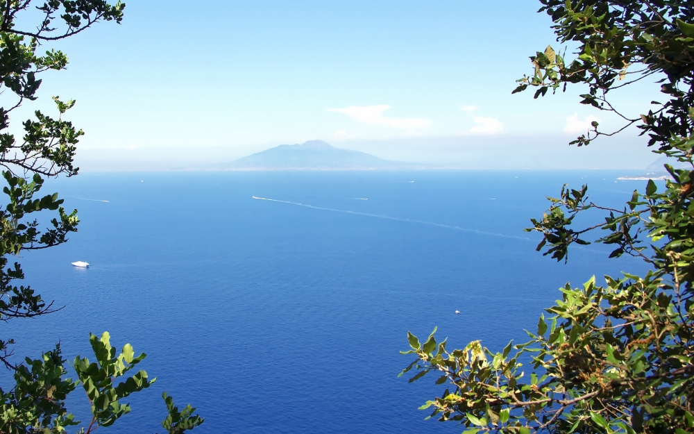 点击大图看下一张：意大利卡普里岛自然风景桌面壁纸