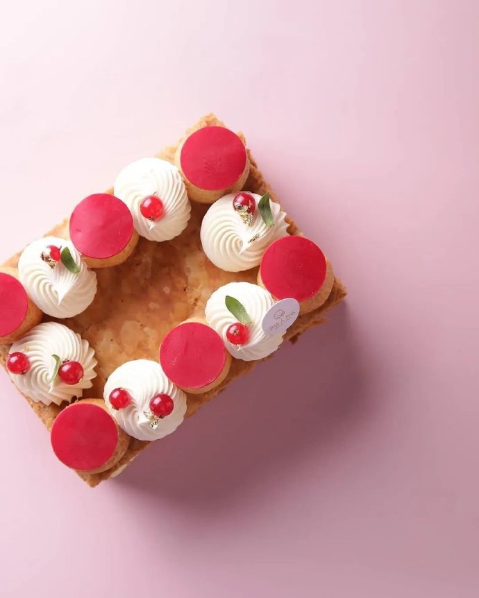 点击大图看下一张：一组精致的法式甜品图片