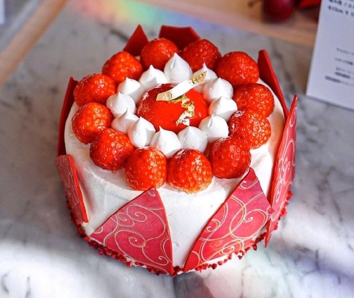 点击大图看下一张：草莓很好吃，搭配蛋糕真的绝了
