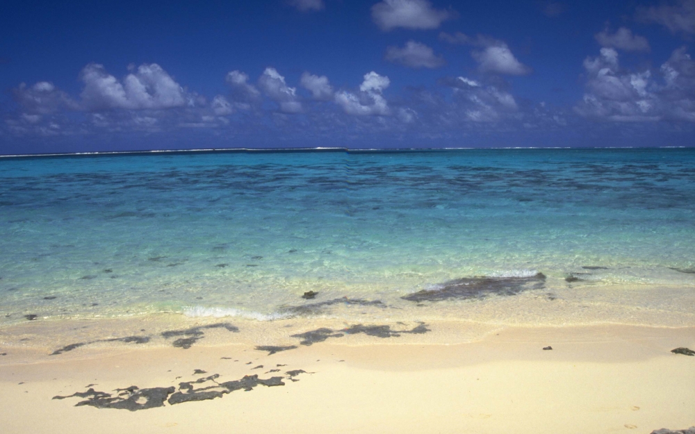 点击大图看下一张：静谧唯美的海滩风景图片桌面壁纸