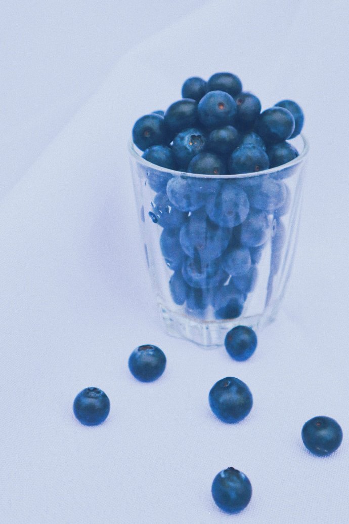 点击大图看下一张：小颗小颗的蓝莓图片欣赏