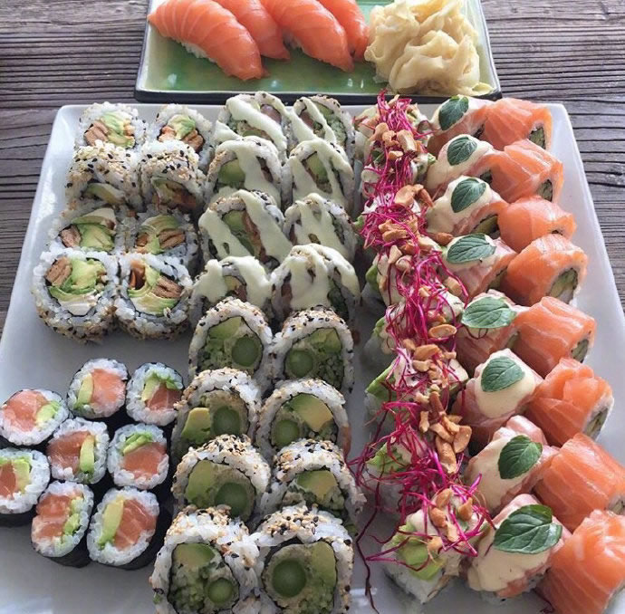 点击大图看下一张：一组色味俱佳的寿司图片