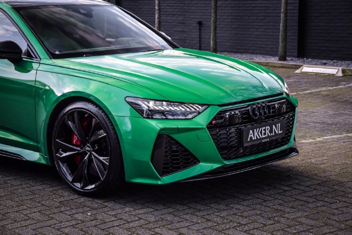 点击大图看下一张：世界首台绿色的奥迪RS6