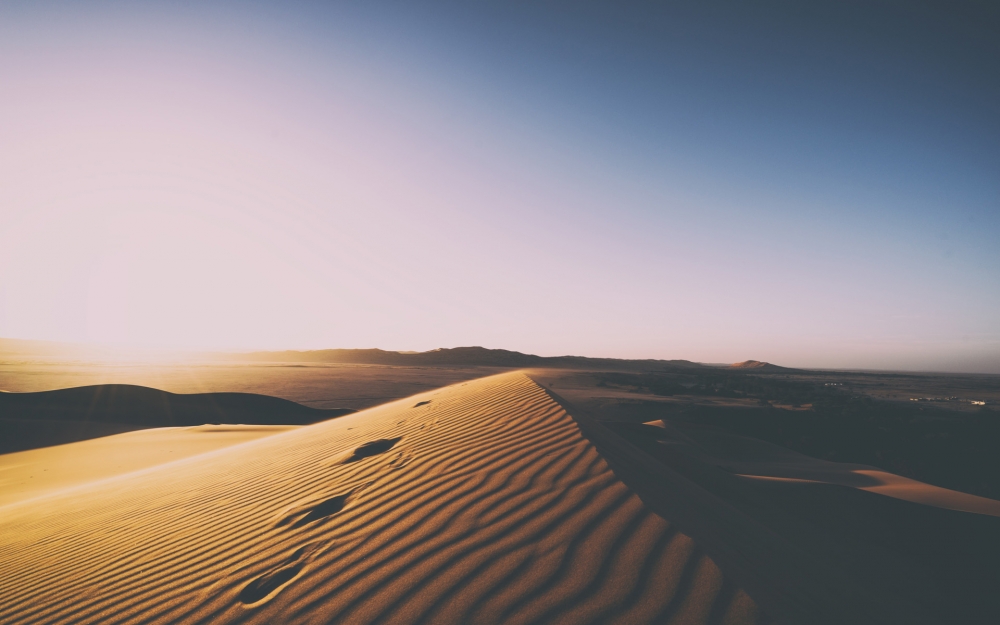 点击大图看下一张：壮观辽阔的沙漠风景图片桌面壁纸