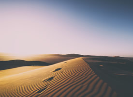 壮观辽阔的沙漠风景图片桌面壁纸