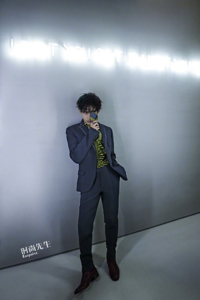 点击大图看下一张:易烊千玺登《时尚先生》杂志写真图片